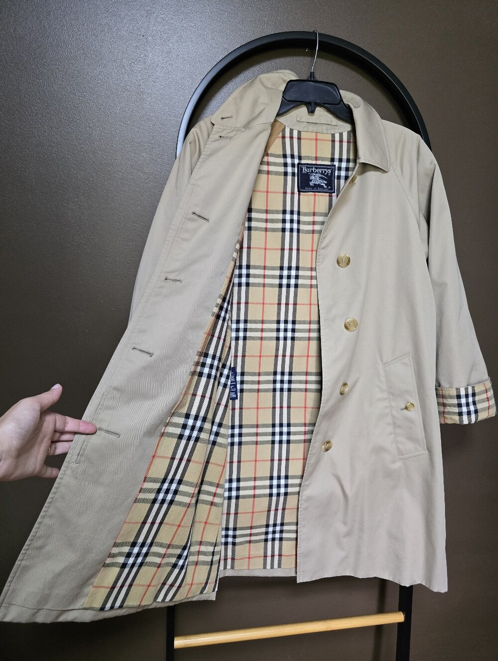 Vintage Burberrys Classic Beige Trench Coat with Check Lining, Mid-lenght - Picture 3 of 12